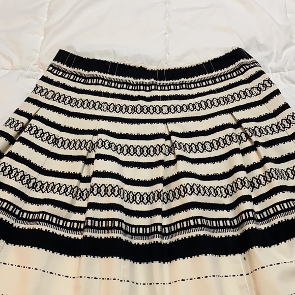 A pleated Luxx skirt in cotton - Picture 2 of 6